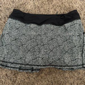 Unique pattern lululemon skirt size 6
